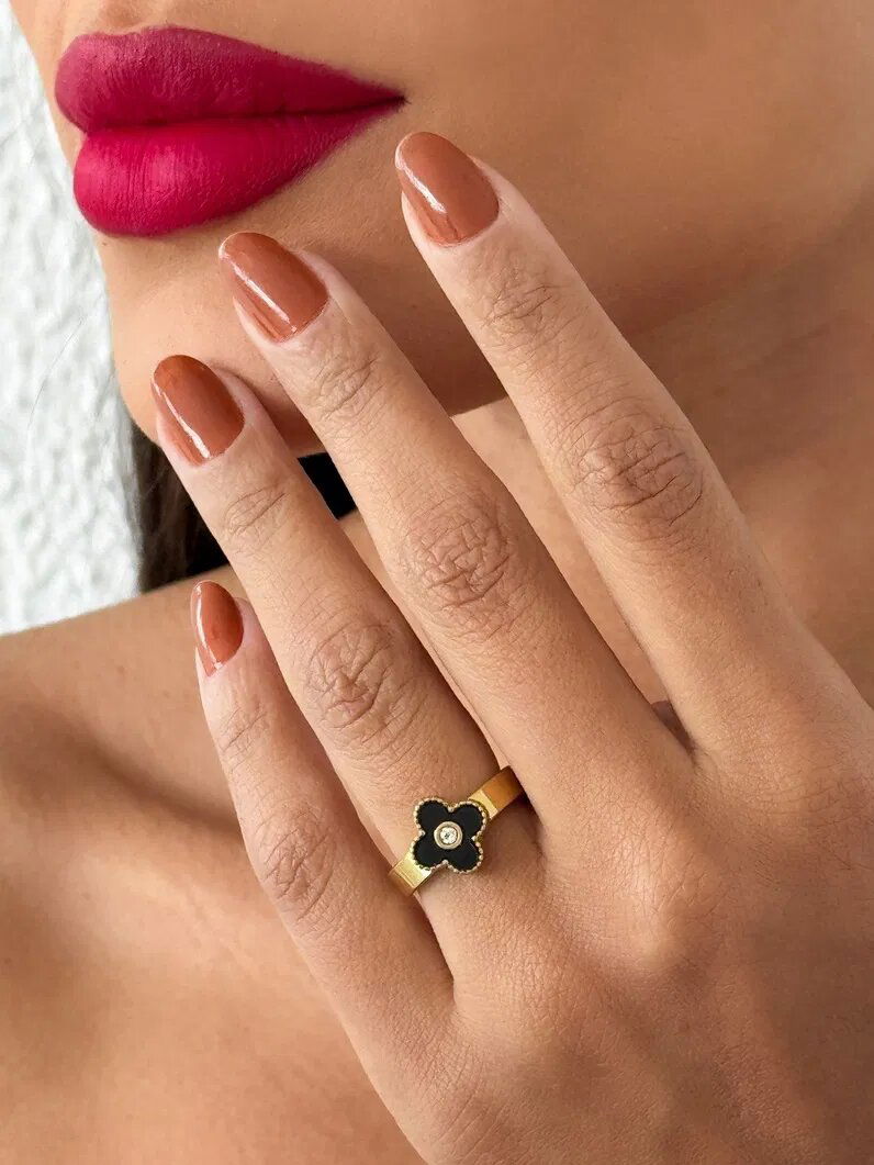 Anel de Aço Inoxidavel Folheado a Ouro 18K e Prata Inspiração Vg. Resinado e Ponto de Luz