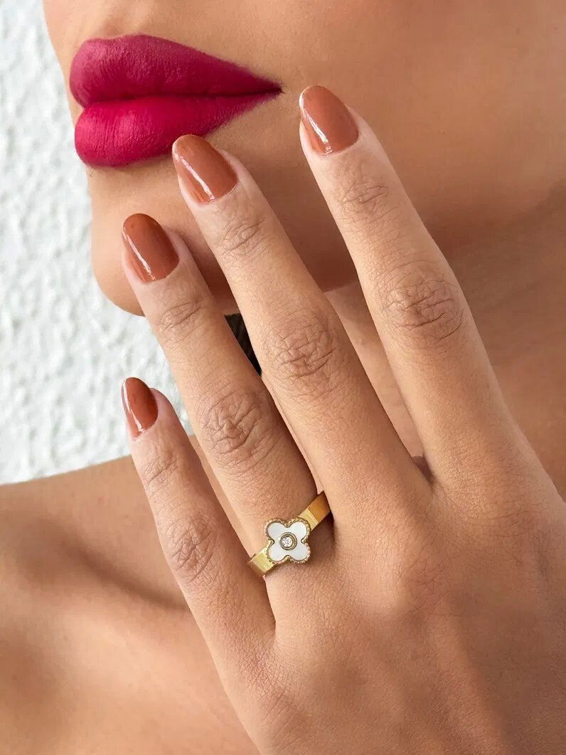 Anel de Aço Inoxidavel Folheado a Ouro 18K e Prata Inspiração Vg. Resinado e Ponto de Luz