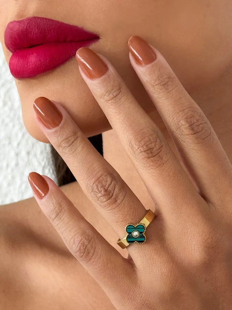 Anel de Aço Inoxidavel Folheado a Ouro 18K e Prata Inspiração Vg. Resinado e Ponto de Luz