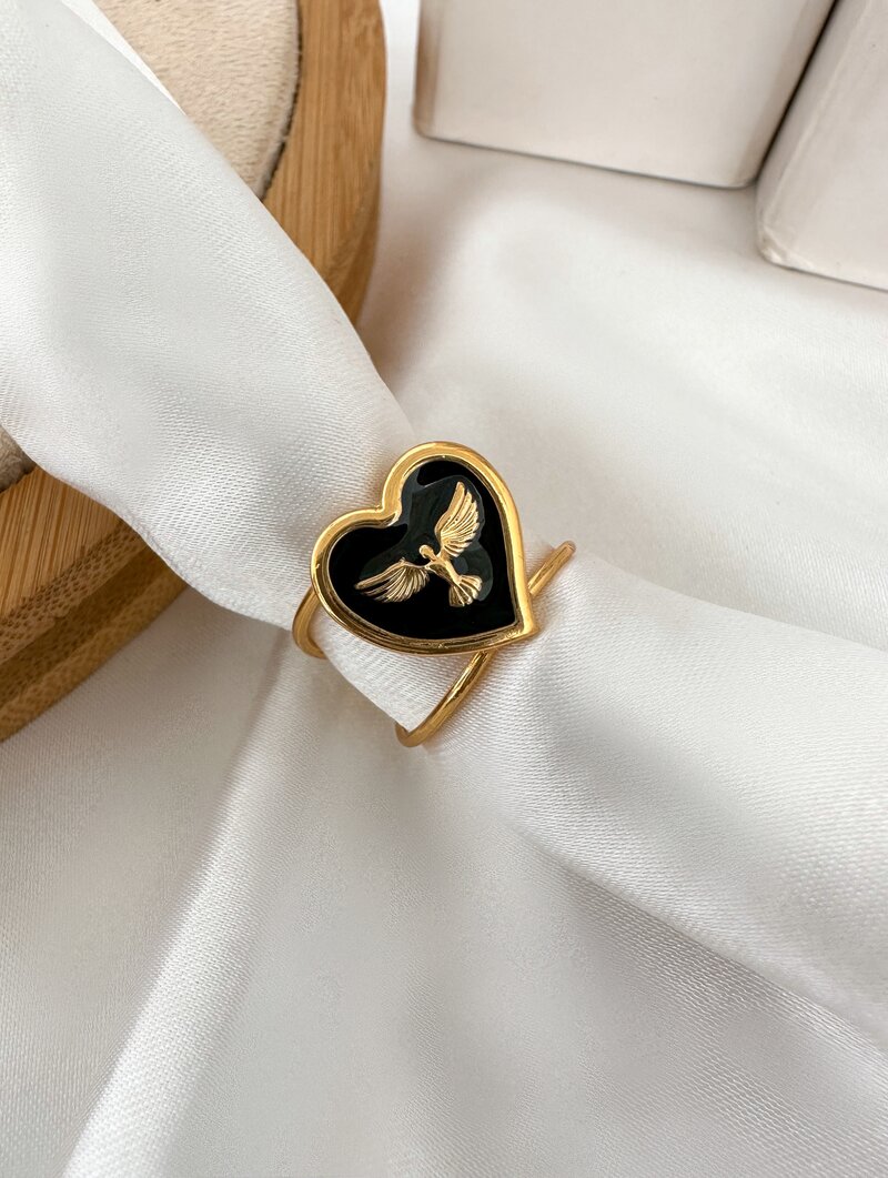 Anel Folheado a Ouro 18k Coração com Espírito Santo