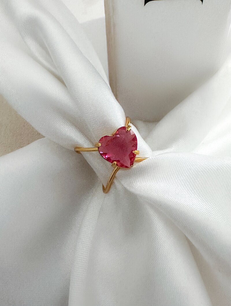 Anel Folheado a Ouro 18K e a Prata 925 Regulável com Coração de Zircônia.