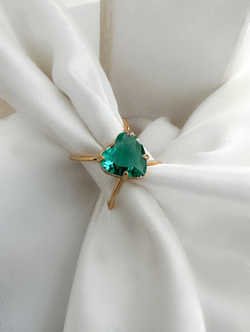 Anel Folheado a Ouro 18K e a Prata 925 Regulável com Coração de Zircônia.