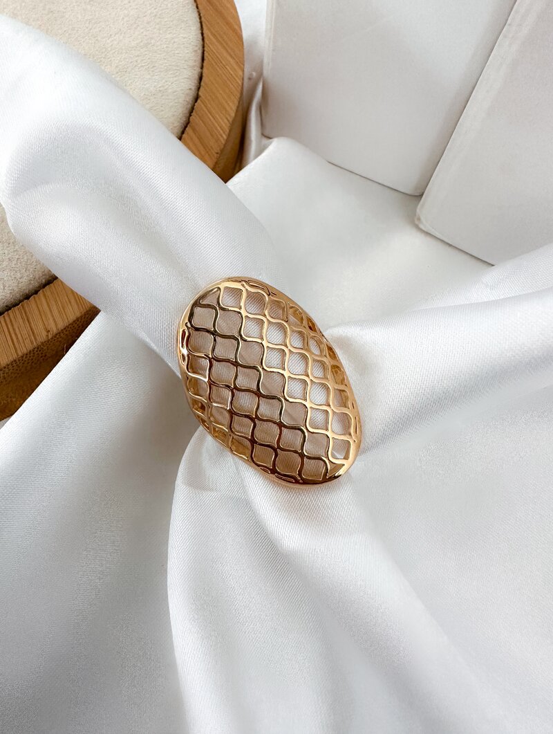 Anel Folheado a Ouro 18K e a Prata Design Vazado