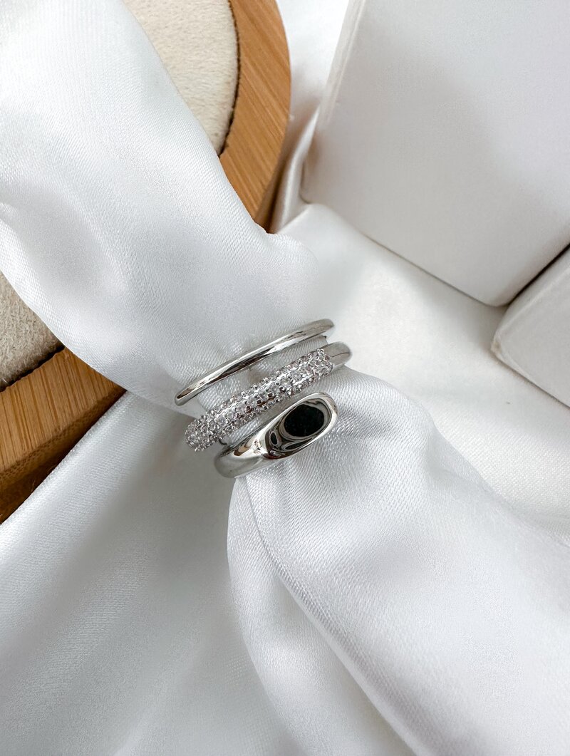 Anel Folheado a Ouro 18K e a Prata Tres Fios e Micro Zircônias