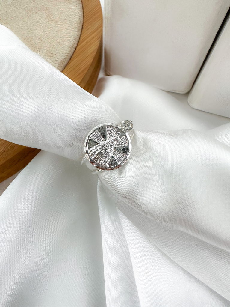 Anel folheado a ouro 18k e prata 925 com nossa senhora e ponto de zirconia