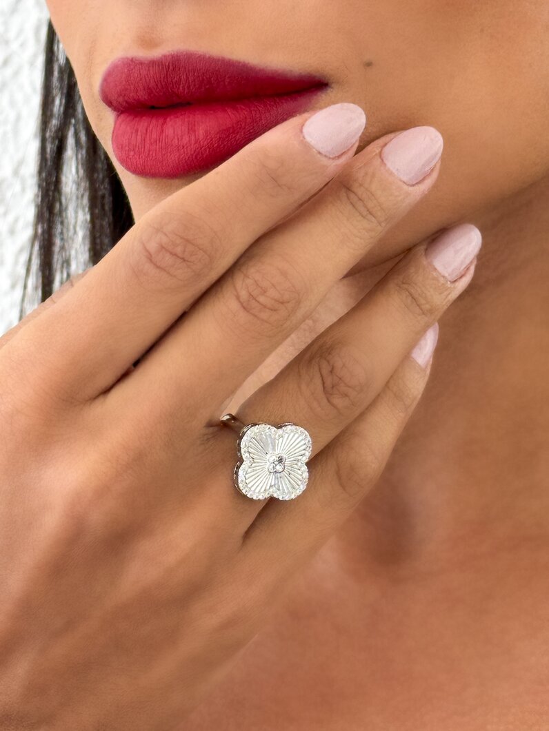 Anel Folheado a Ouro 18k e Prata 925 Inspiração Virginia com Zircônia
