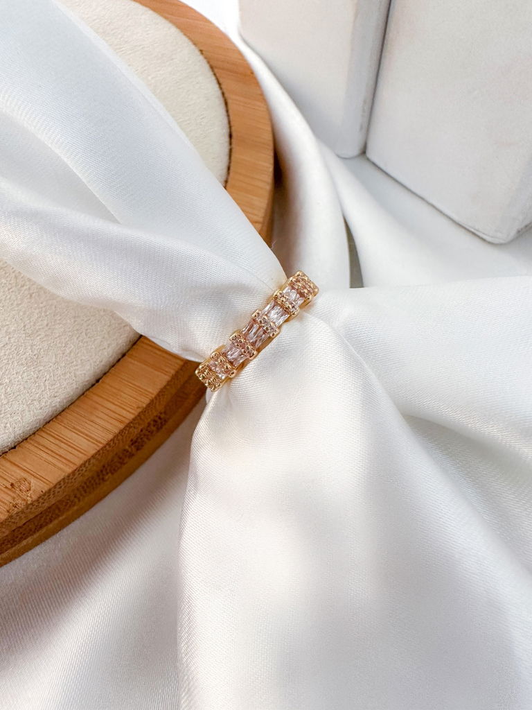 anel folheado a ouro 18k e prata 925 navetes com entremeios em micro zircônia