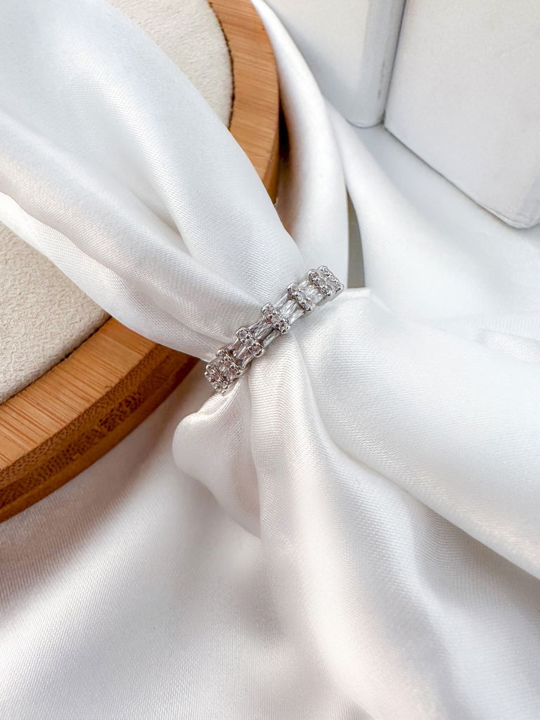 anel folheado a ouro 18k e prata 925 navetes com entremeios em micro zircônia