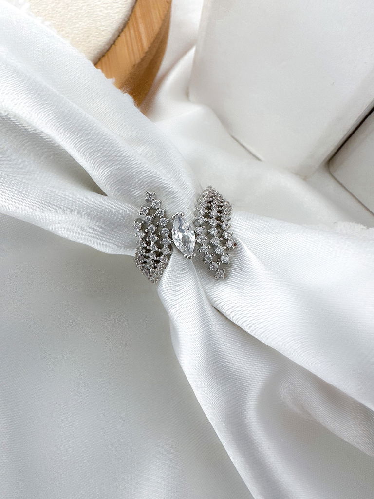 Anel folheado a ouro 18k e prata cravejado com pedra de zirconia