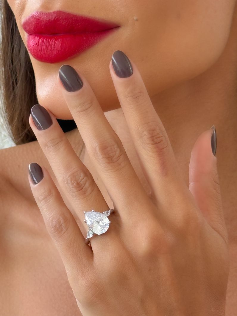 Anel Folheado a Ouro 18k e Prata Design Gota de Zirconia