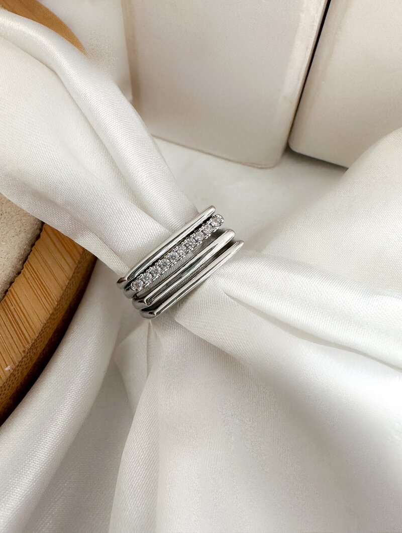 Anel Folheado a Ouro 18k e Prata Design Quadrado com Micro Zircônias