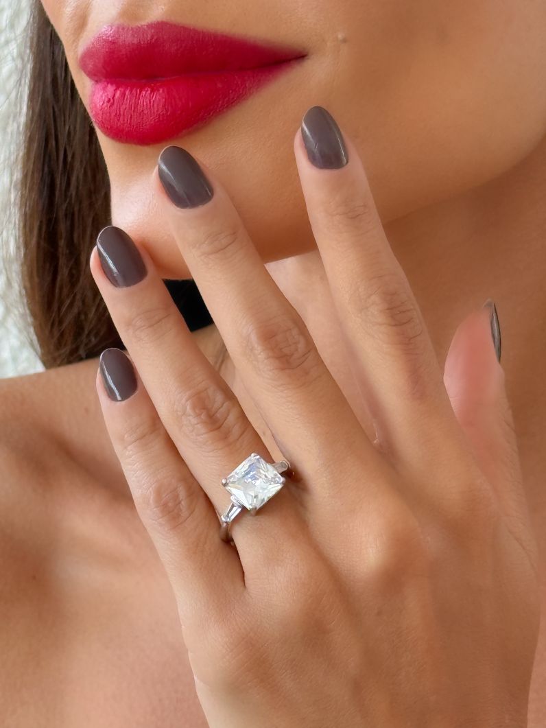 Anel Folheado a Ouro 18k e Prata Design Quadrado de Zirconia