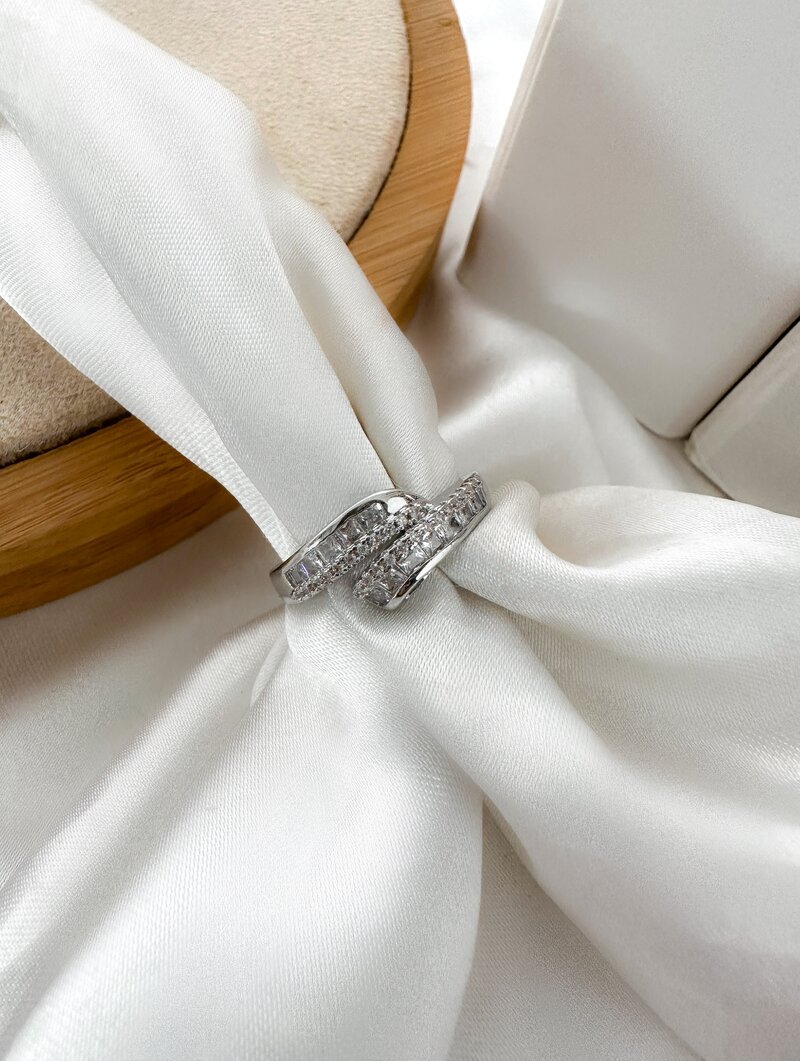 Anel Folheado a Ouro 18k e Prata Dois Fios com Zircônias