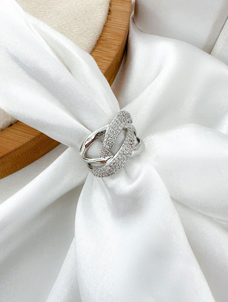 anel folheado a ouro 18k e prata fios vazados cravejados