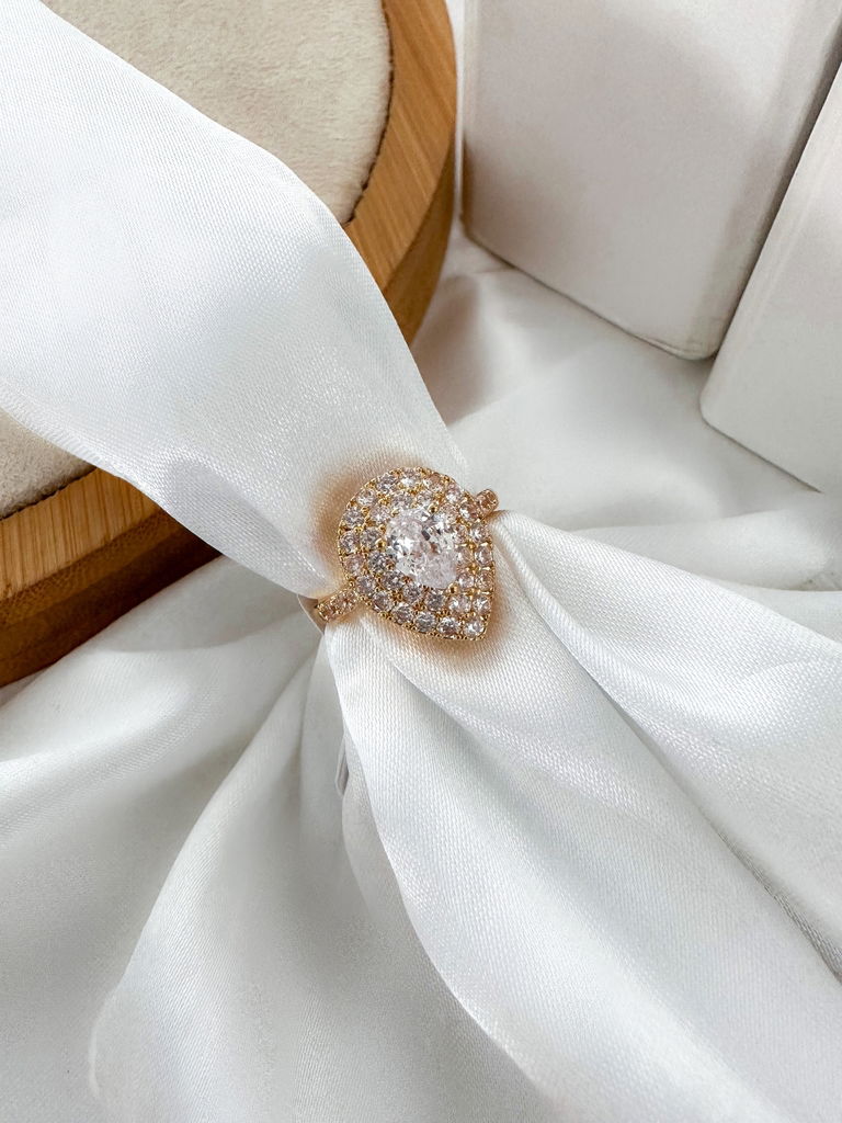 anel folheado a ouro 18k e prata gota cravejada com zircônia