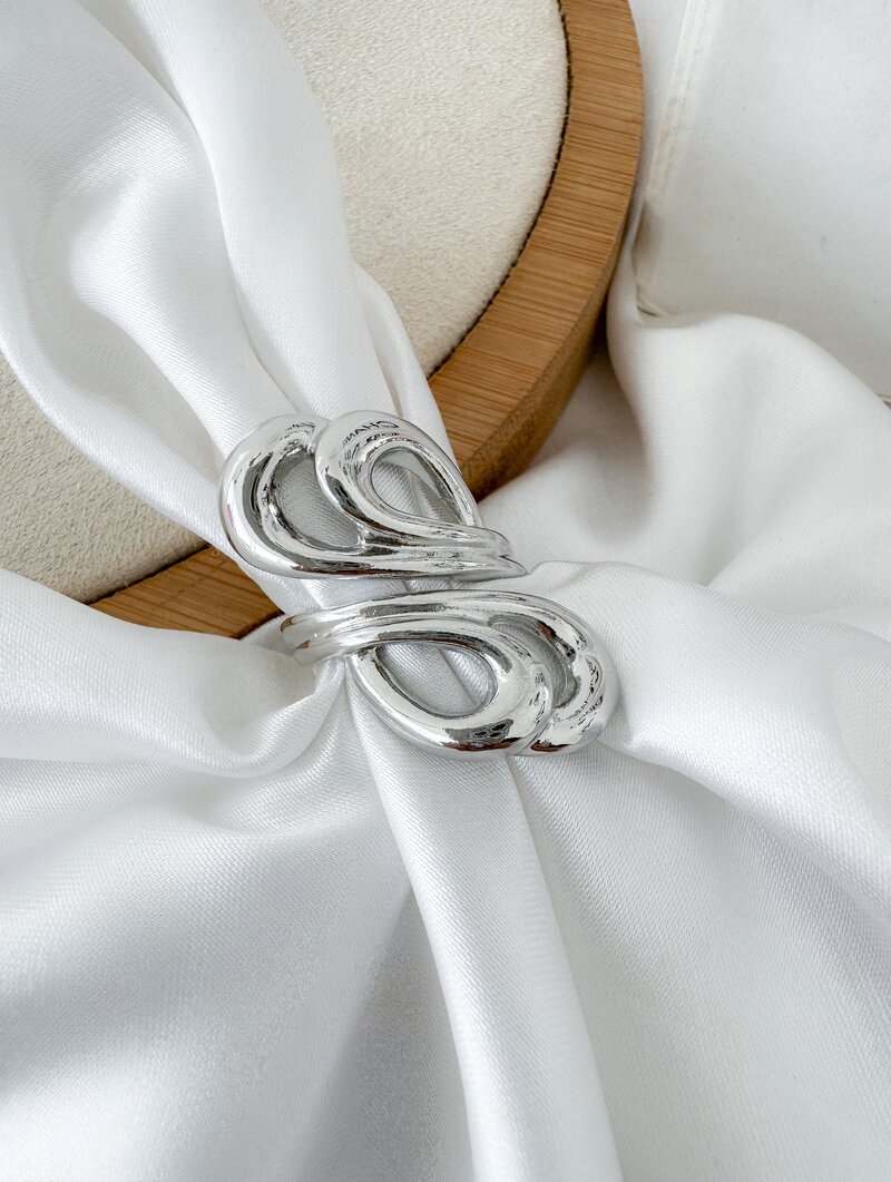 Anel Folheado a Ouro 18k e Prata Gotas Duplas Vazadas