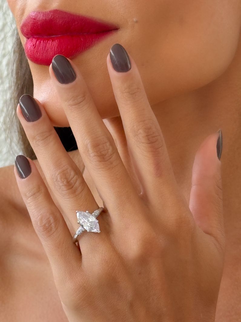 Anel Folheado a Ouro 18k e Prata Oval Zirconia