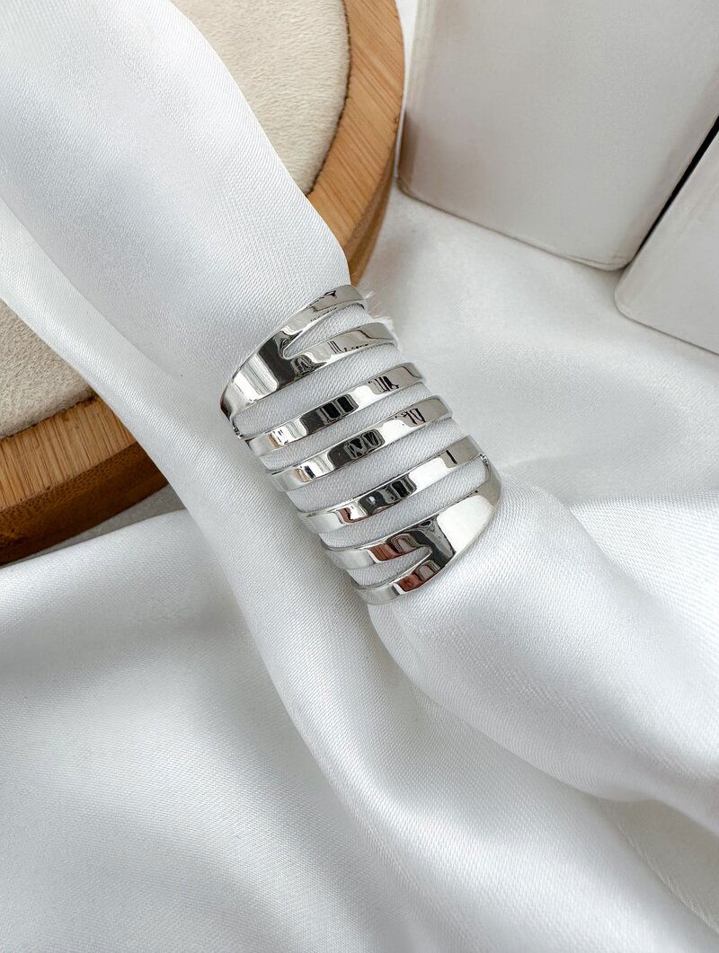 Anel Folheado a Ouro 18k e Prata Seios Fios Vazados