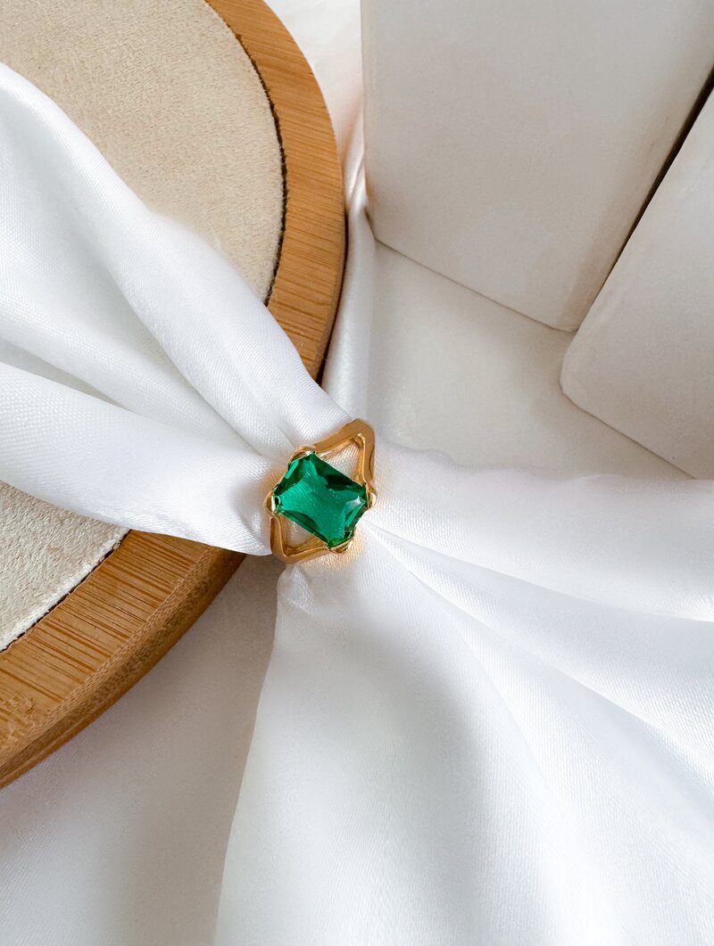 Anel Folheado a Ouro 18K Fino Pedra Retangular