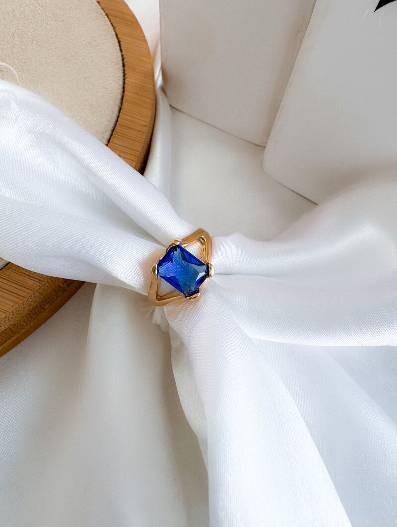 Anel Folheado a Ouro 18K Fino Pedra Retangular