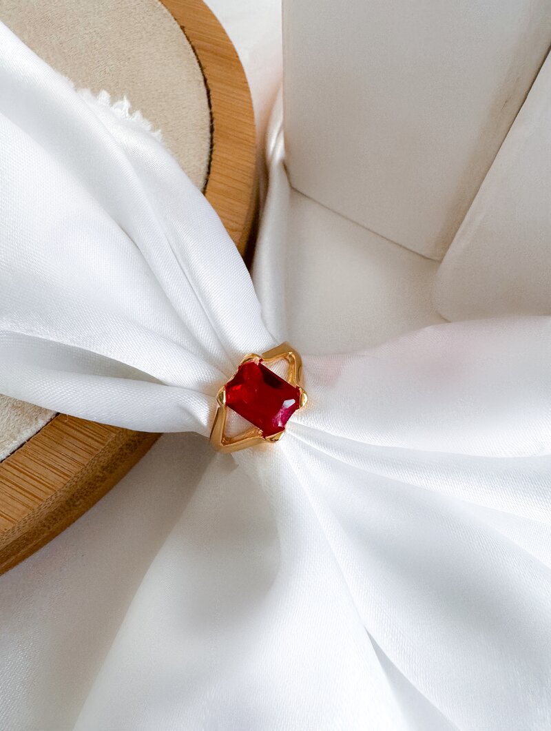 Anel Folheado a Ouro 18K Fino Pedra Retangular