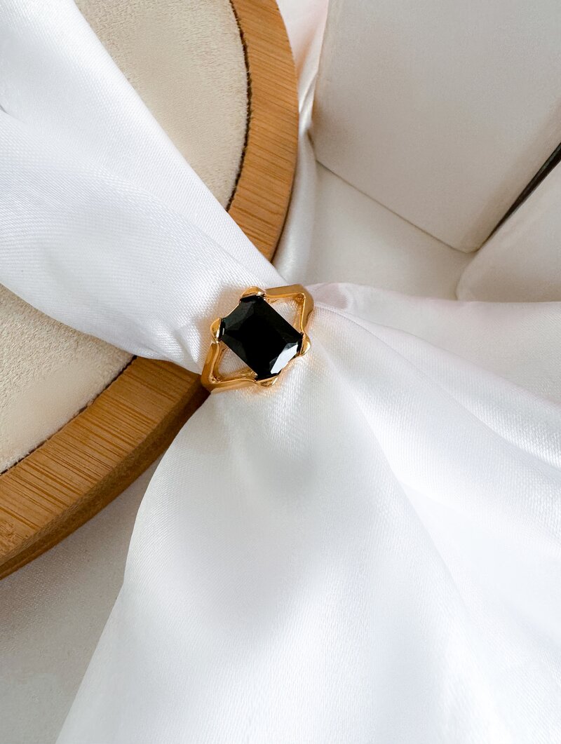 Anel Folheado a Ouro 18K Fino Pedra Retangular