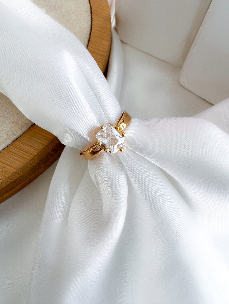 Anel Folheado a Ouro 18K Fino Solitario