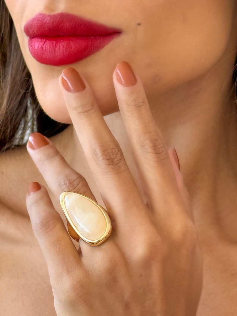 Anel Folheado a Ouro 18k Gota Resinada