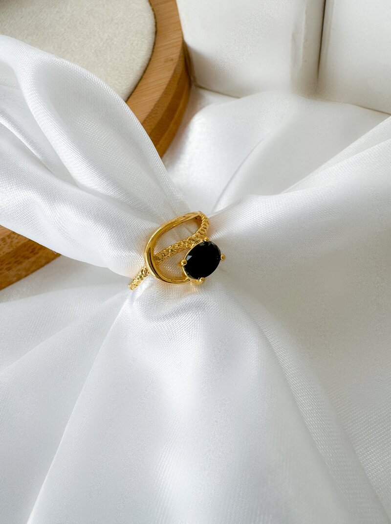 Anel Folheado a Ouro 18k Orgânico com Pedra Oval