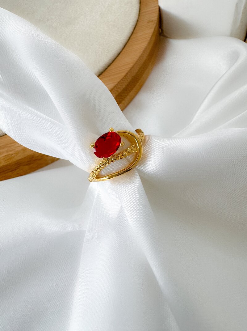 Anel Folheado a Ouro 18k Orgânico com Pedra Oval