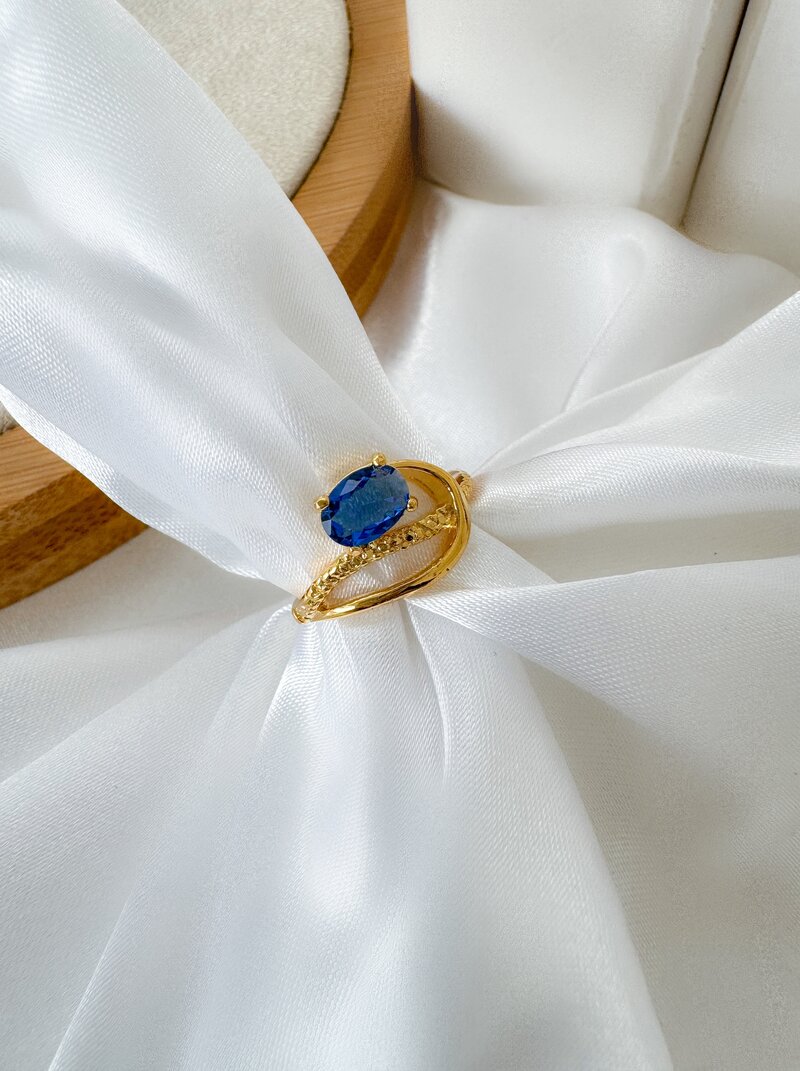 Anel Folheado a Ouro 18k Orgânico com Pedra Oval