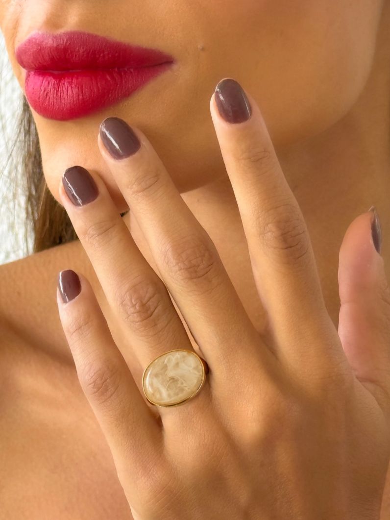 Anel Folheado a Ouro 18k Oval Resinado