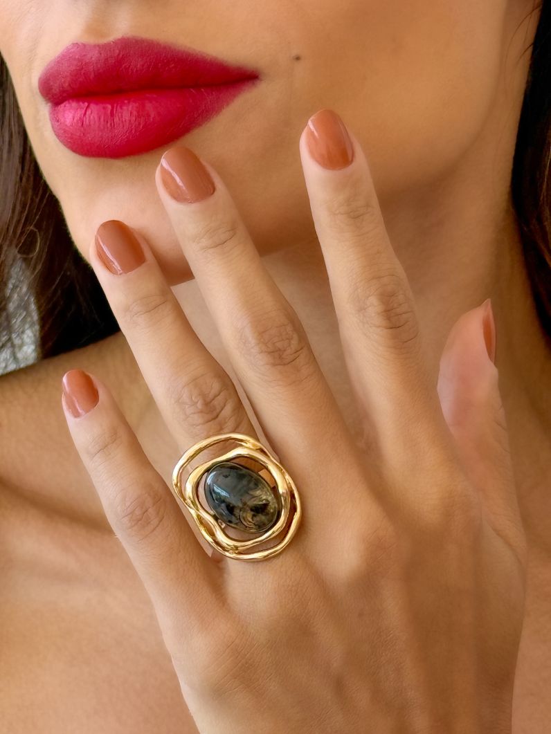 Anel Folheado a Ouro 18k Oval Resinado Borda Organica