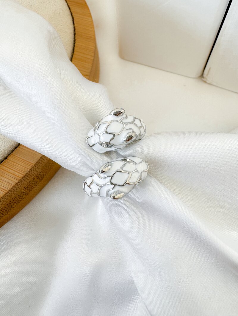 Anel Folheado a Ouro 18K Pantera Resinada