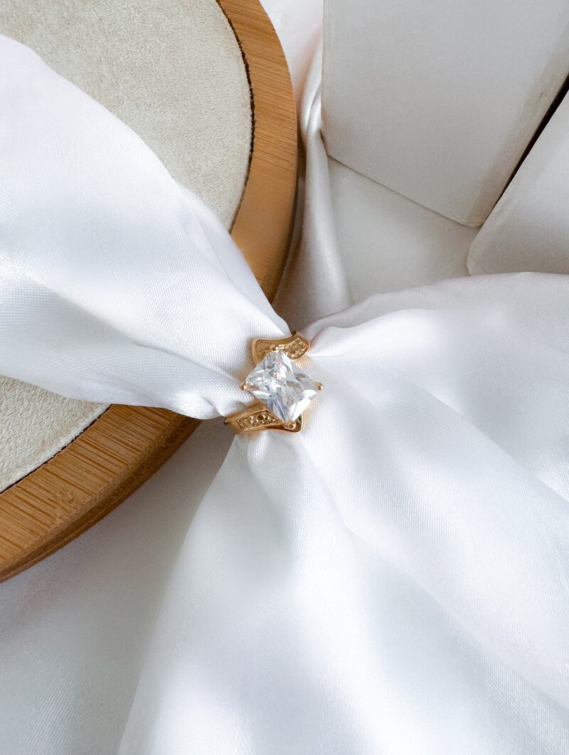 Anel Folheado a Ouro 18K Pedra Retangular