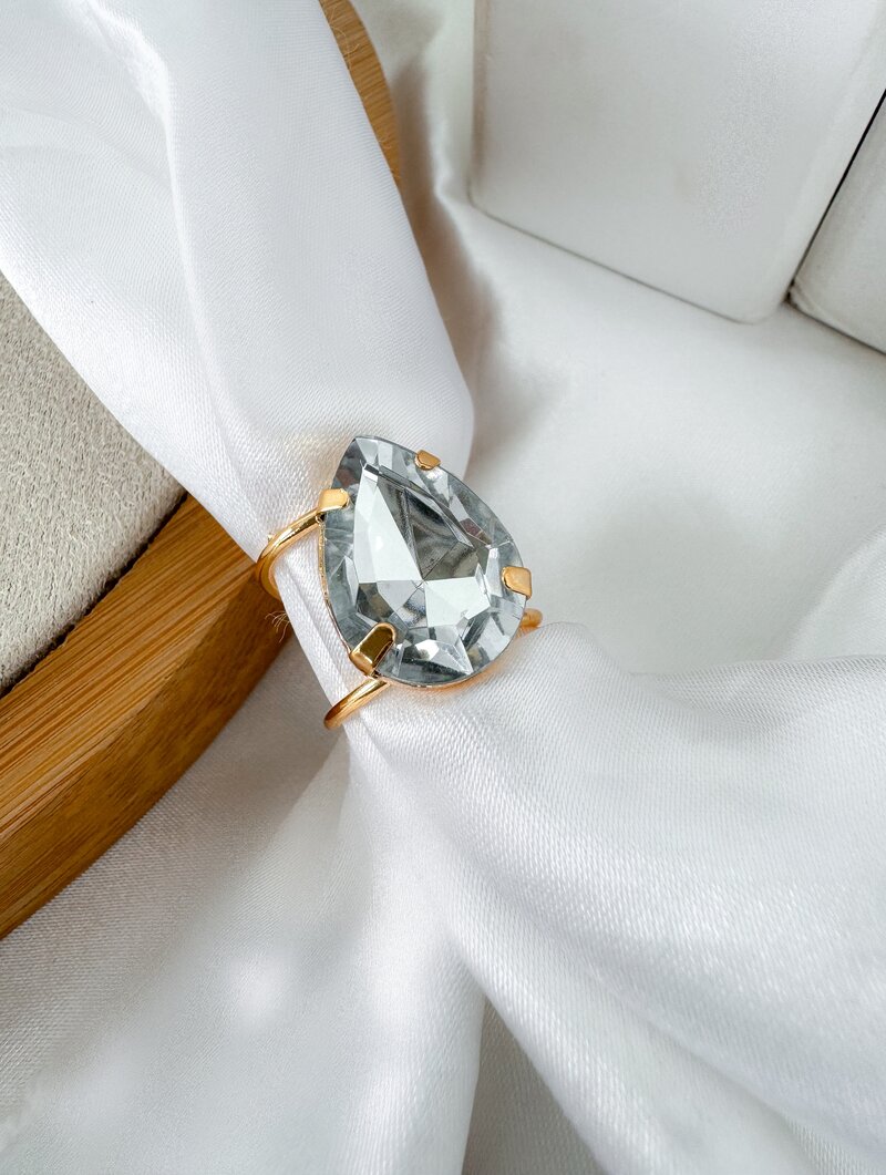 Anel Folheado a Ouro 18k Regulável com Gota de Zircônia