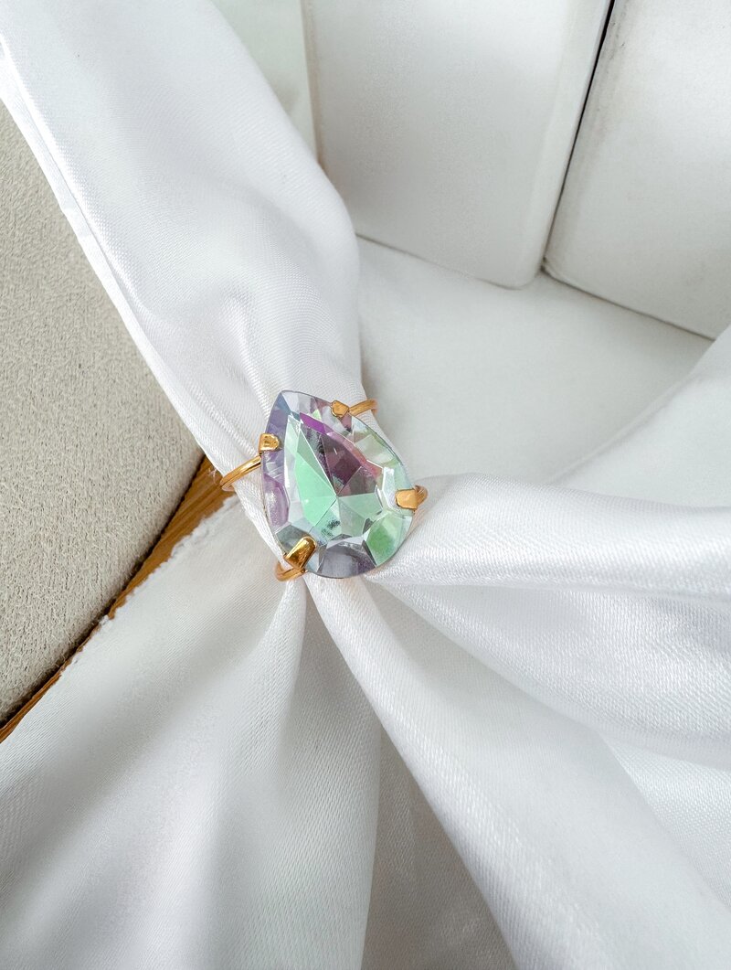 Anel Folheado a Ouro 18k Regulável com Gota de Zircônia