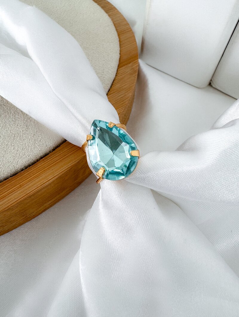 Anel Folheado a Ouro 18k Regulável com Gota de Zircônia