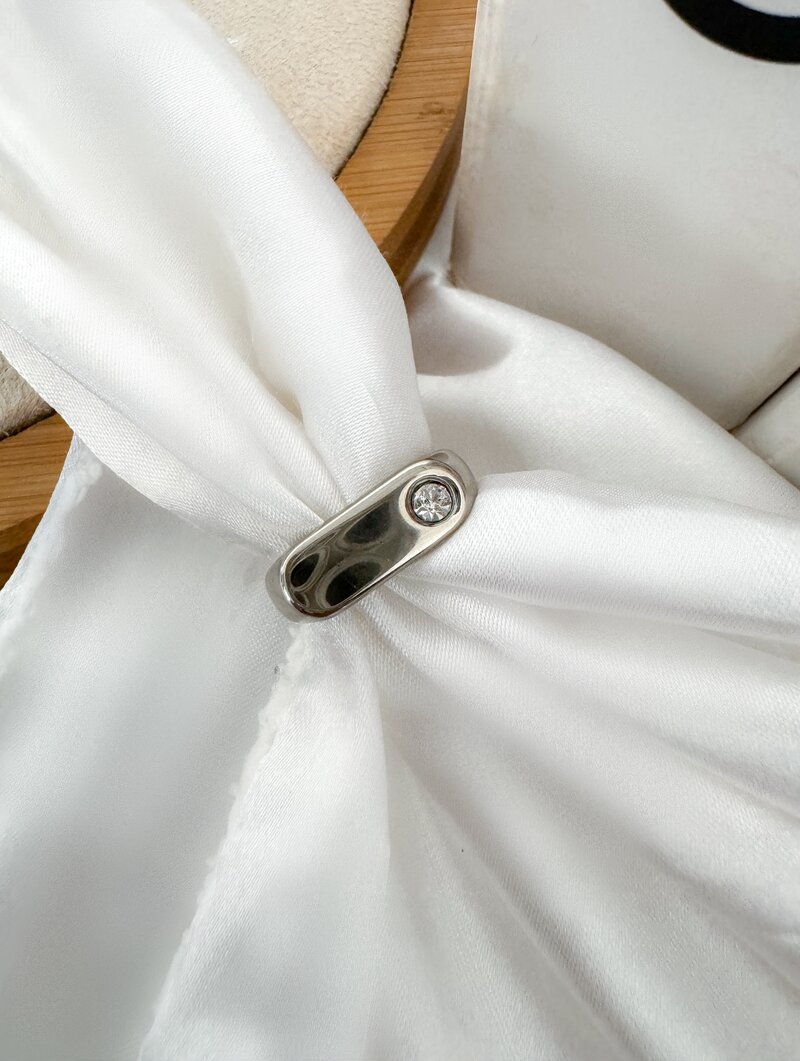 Anel Semi Joia Liso com Pedra