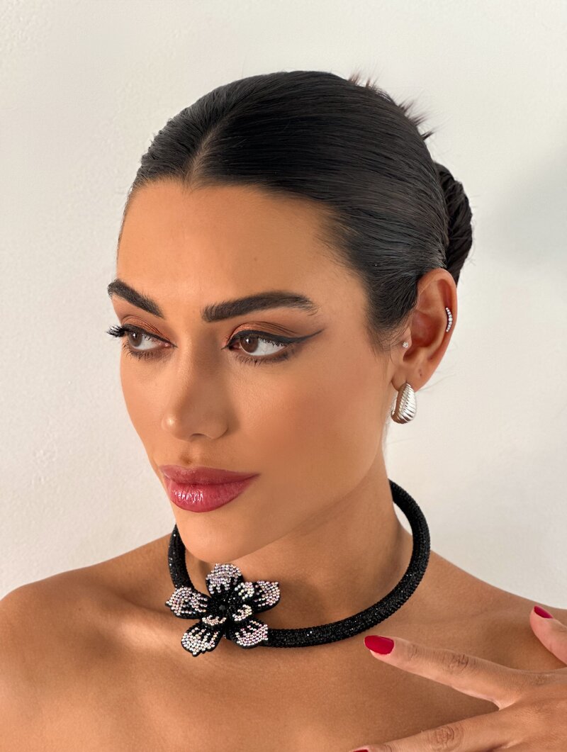 Aro Inspiração Swarovski com Flor
