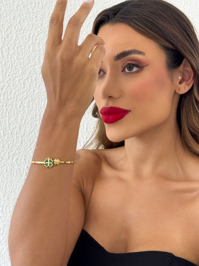 Bracelete Aço Inoxidável Folheado a Ouro 18k Design Trevo Liso e Resinado