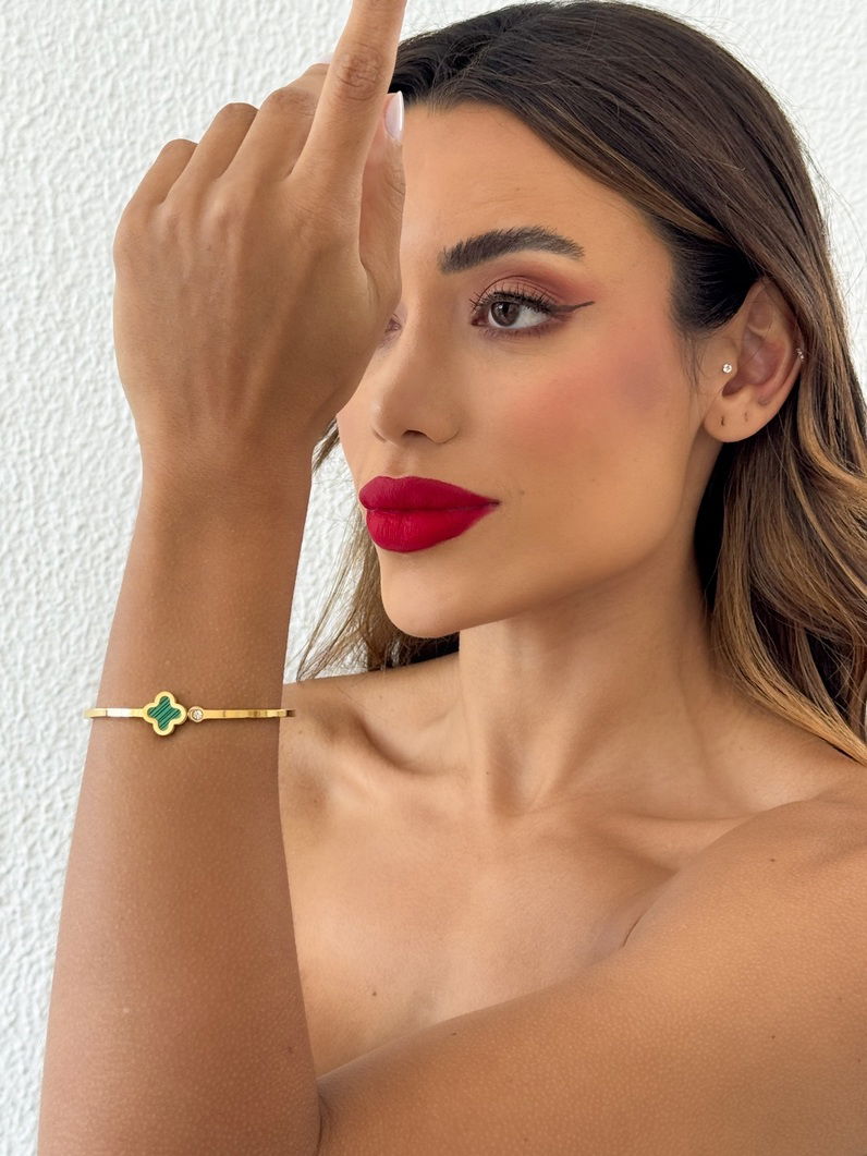 Bracelete Aço Inoxidável Folheado a Ouro 18k Liso Com Inspiração Vg. Resinada