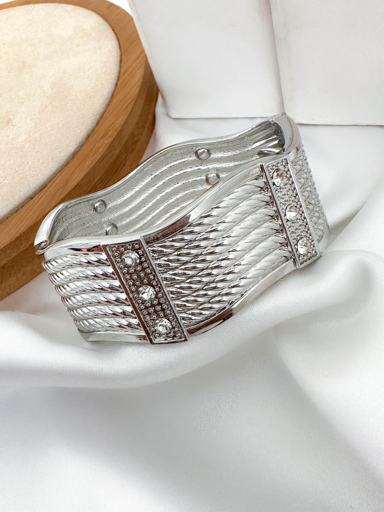 bracelete folheado a ouro 18k, prata 925 e Ródio designer ondas com pontos de luz