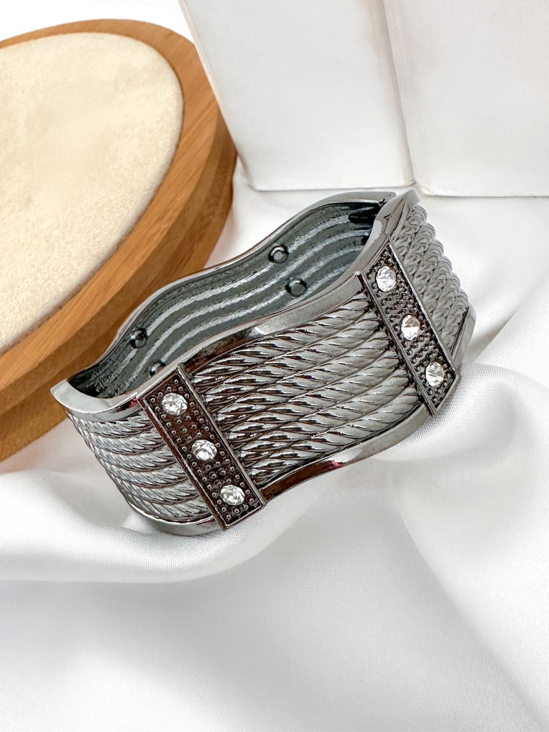 bracelete folheado a ouro 18k, prata 925 e Ródio designer ondas com pontos de luz