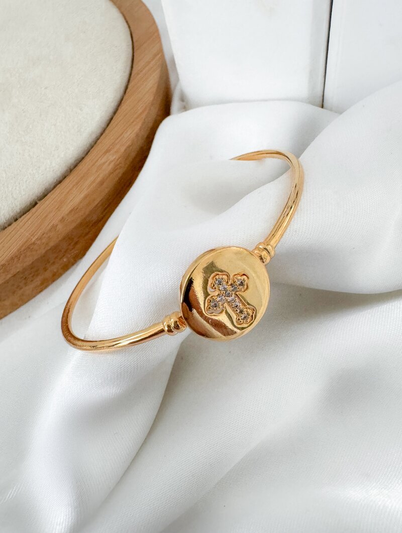 Bracelete Folheado a Ouro 18k Aro Fino com Detalhe em Crucifixo
