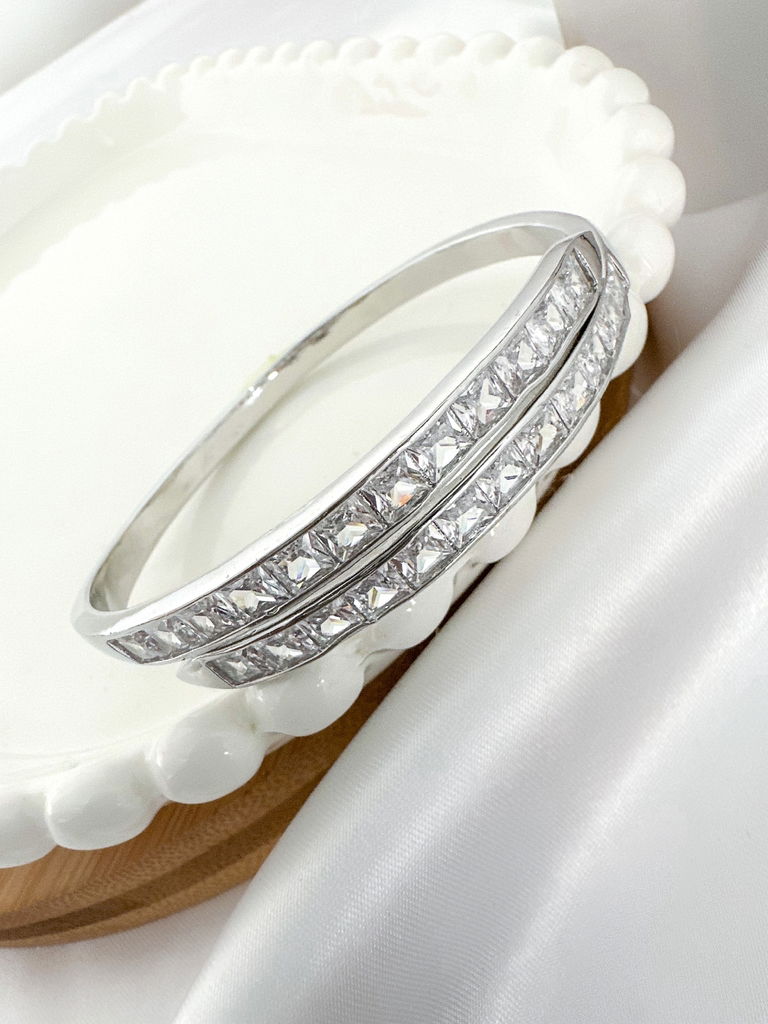Bracelete folheado a ouro 18k com navetes em zircônias