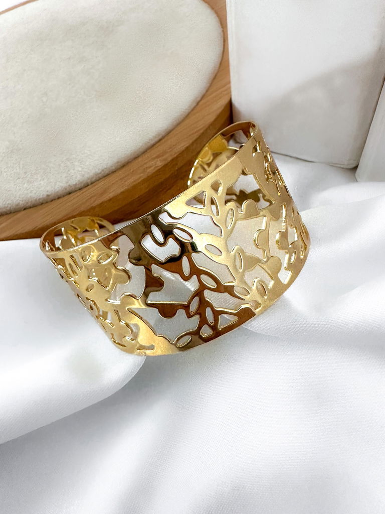 BRACELETE FOLHEADO A OURO 18K DETALHE DESENHADO VAZADO