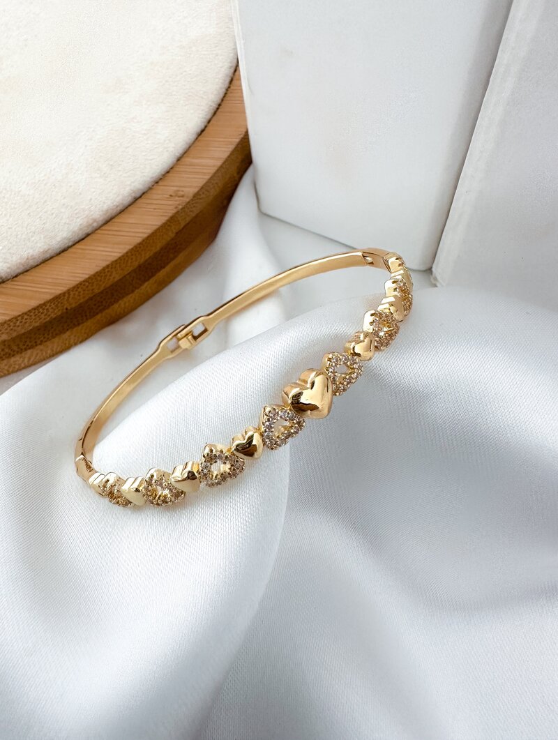 Bracelete Folheado a Ouro 18K e a Prata Corações Cravejados com Micro Zirconias