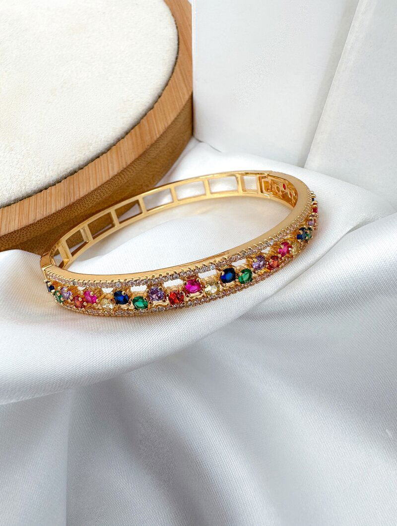Bracelete Folheado a Ouro 18K e a Prata Cravejado com Micro Zircônias.