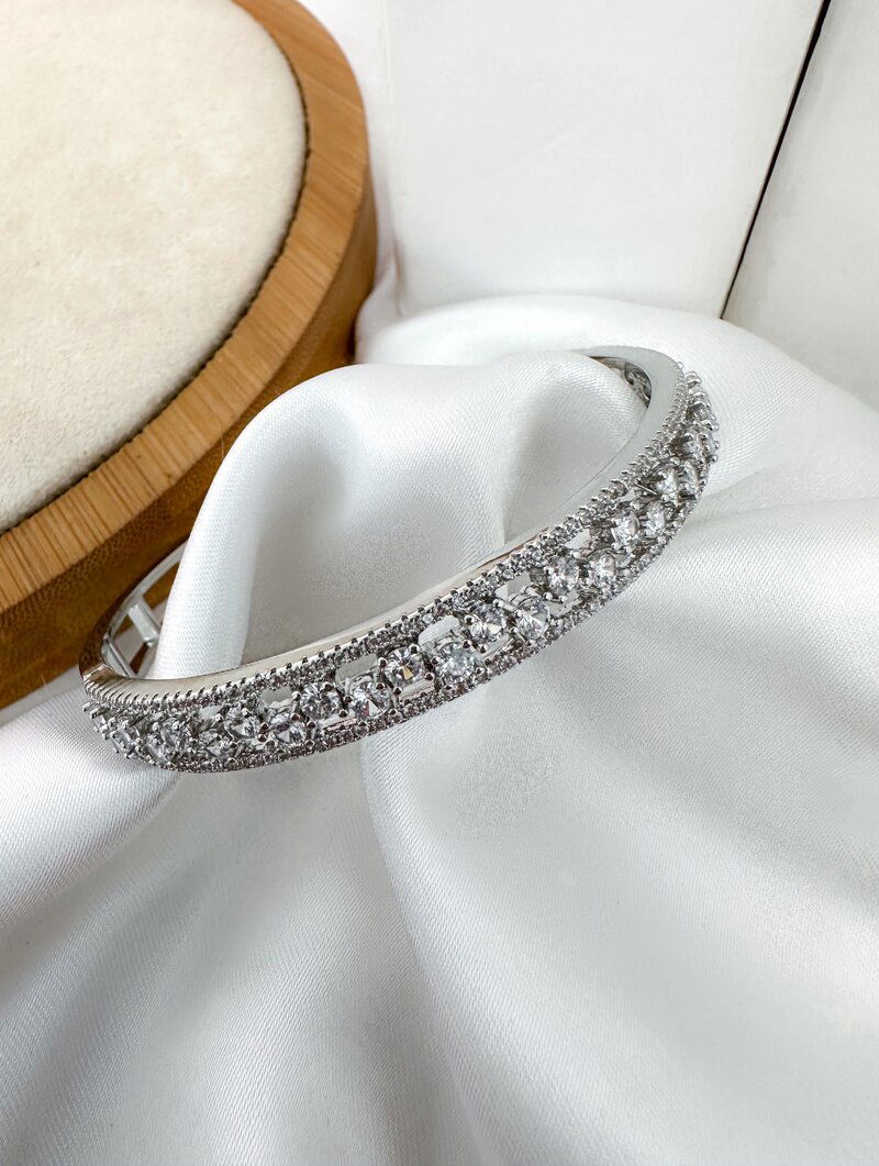 Bracelete Folheado a Ouro 18K e a Prata Cravejado com Micro Zircônias.